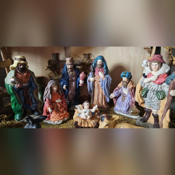 Vtg 11 PIECE PORCELAIN NATIVITY SET DECEMBER HOME - Picture 2 of 6